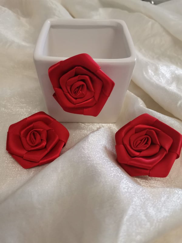 roselline adesive in raso-confezione da 15 pezzi - Fioreproibito