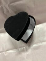 Scatola a forma di cuore in velluto nero da cm 16
