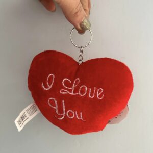 morbido porta chiavi a forma di cuore con la scritta I love you