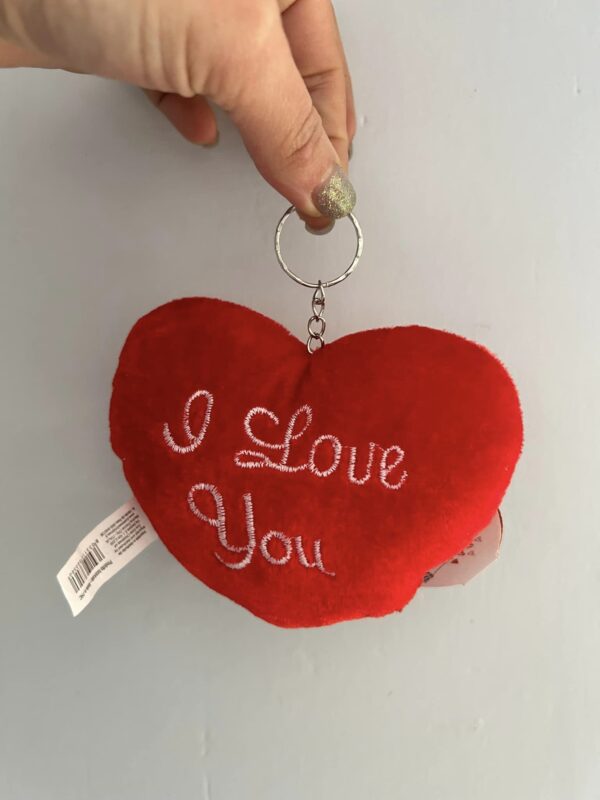 morbido porta chiavi a forma di cuore con la scritta I love you