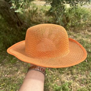 cappello arancione